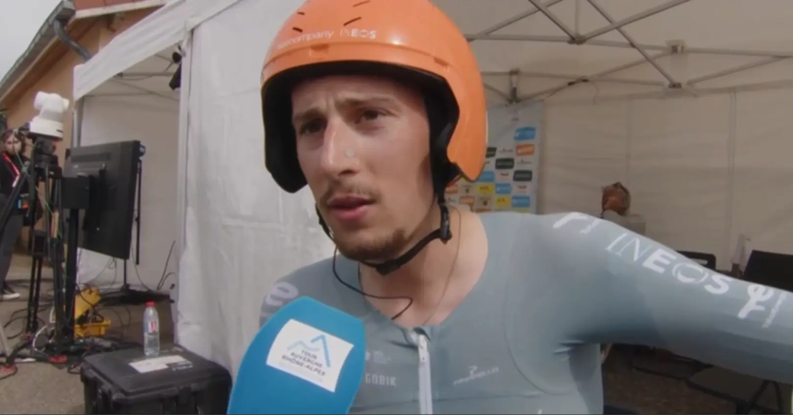 “Dat zou niet mijn strategie zijn geweest” – Kevin Vauquelin zet vraagtekens bij INEOS-beslissing na ploegentijdritdrama in Tour Auvergne-Rhône-Alpes dat hem de gele trui kost