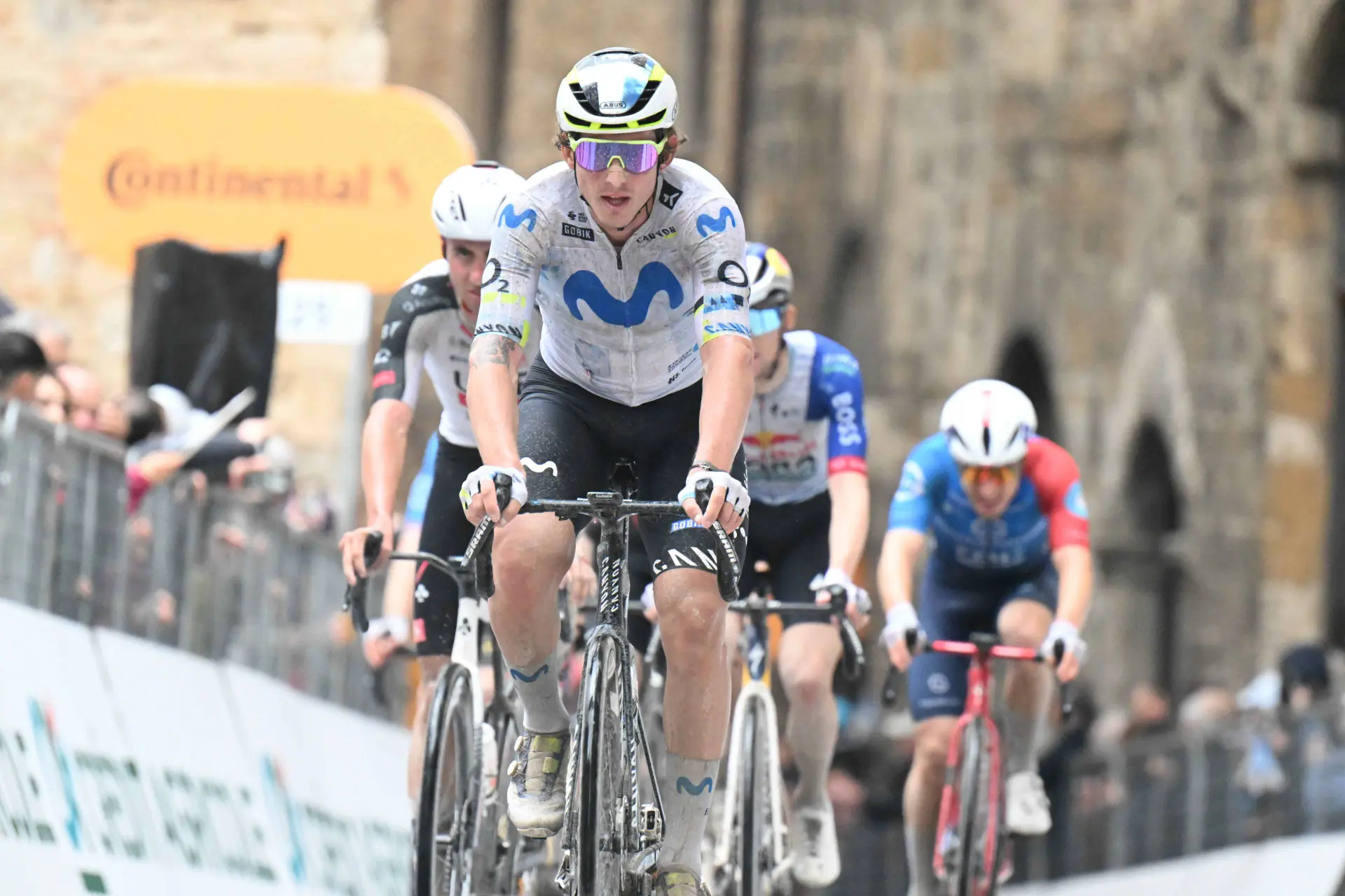 cortina-movistar-tirreno-1257590611