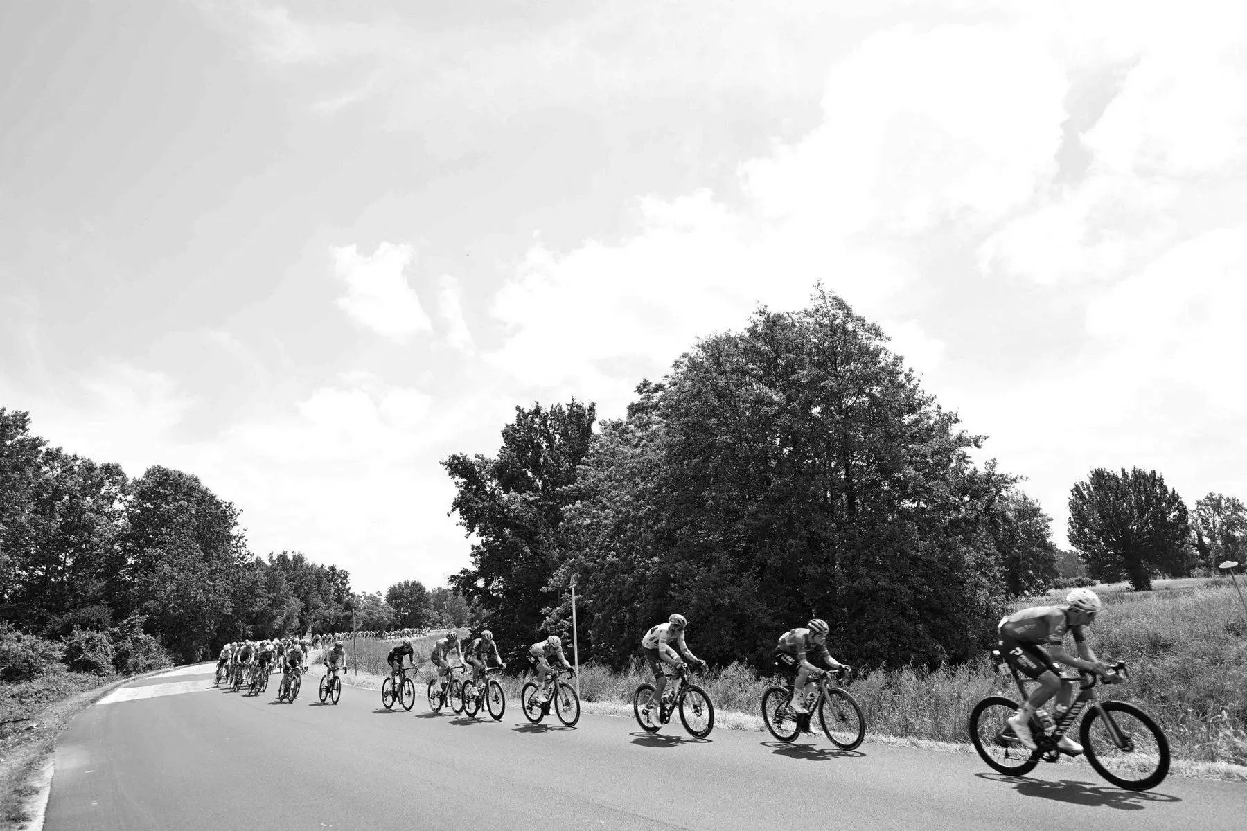 giro-paisaje-landscape-visma-1272064242-photoaidcom-greyscale