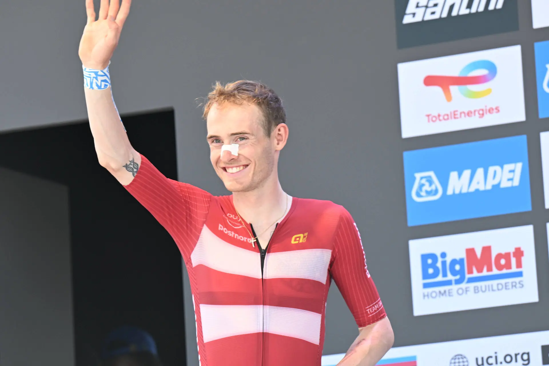 “Alles verloopt volgens plan”: Skjelmose slaat de nationale kampioenschappen over om zich volledig te richten op de Tour de France-voorbereiding