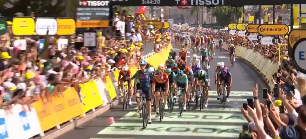 Uitslag Tour de France 2026 etappe 7 – Tim Merlier verslaat Jasper Philipsen en wint massasprint in Bordeaux voor Quick-Step