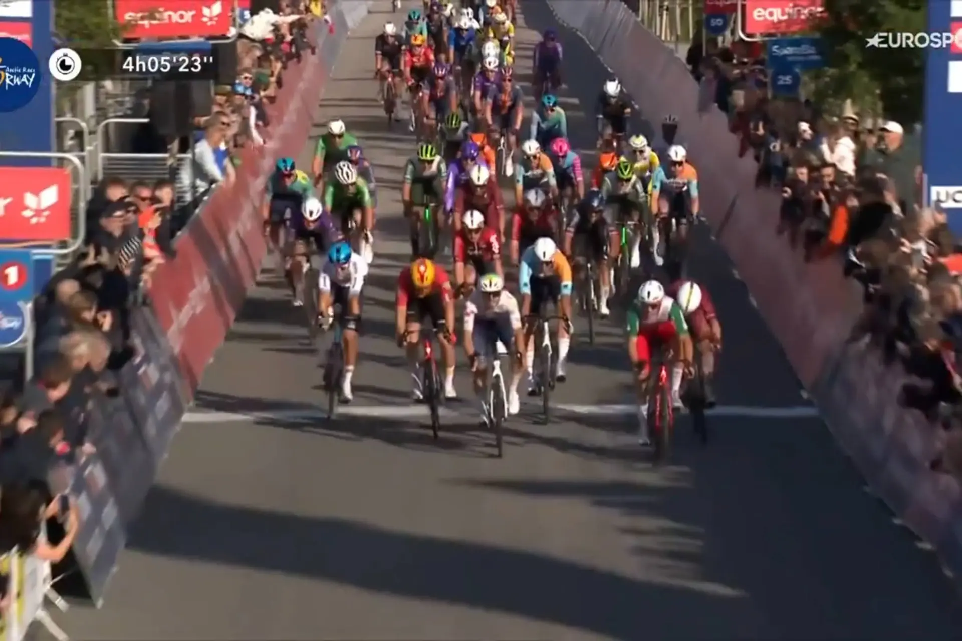 Giovanni Lonardi wins a sprint at the Arctic Race of Norway