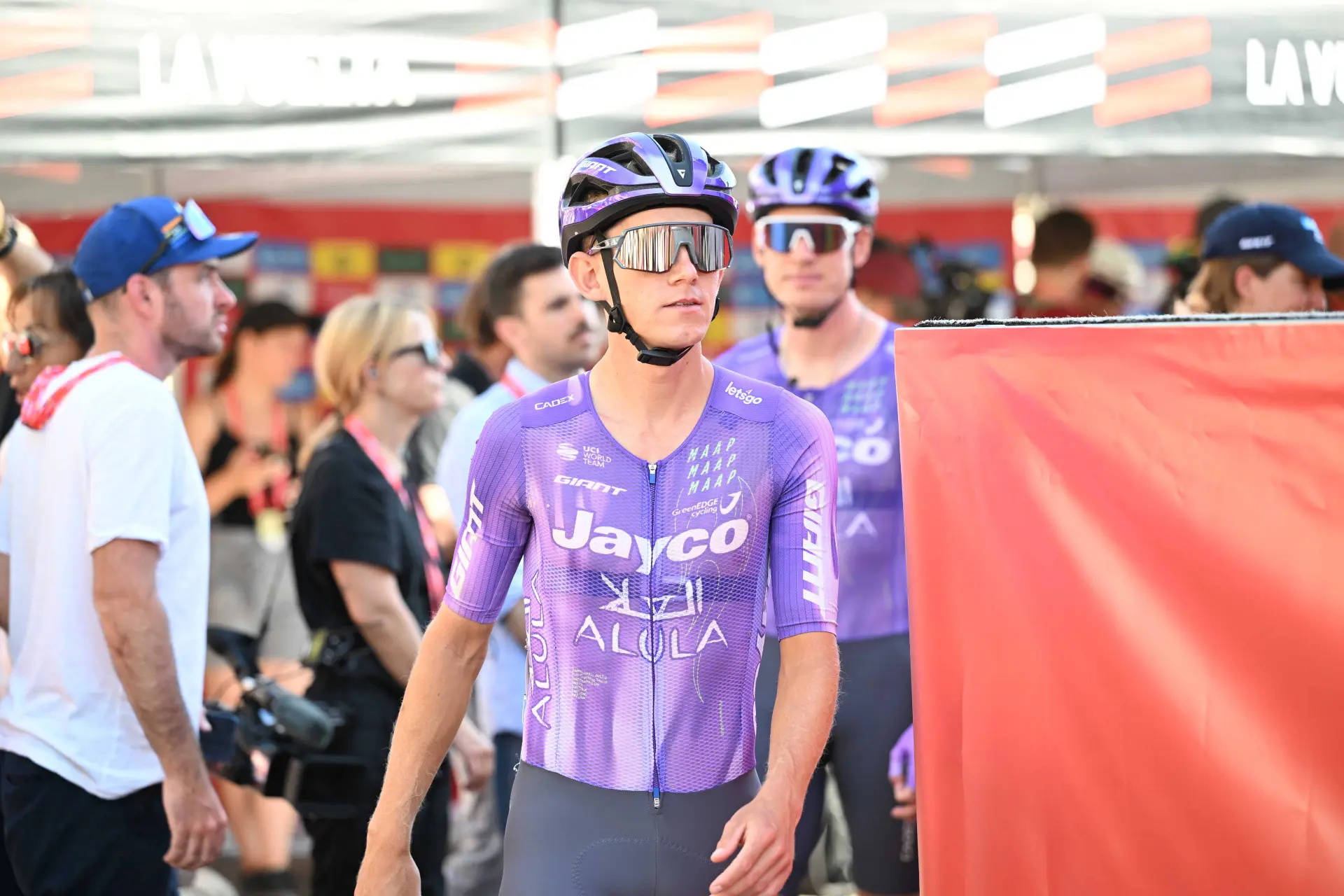 “Voor die trui ga ik vechten” – Koen Bouwman wil Pogacar partij bieden na grijpen leiding in Vuelta-klassement