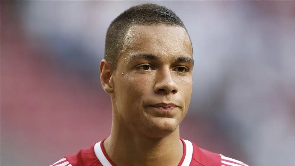 '31-jarige Van der Wiel beëindigt voetballoopbaan'