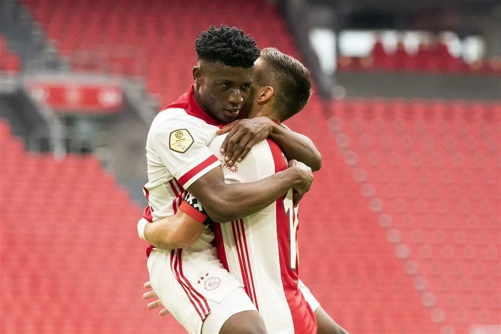 Ajax wint met ruime cijfers van Heerenveen bij rentree Klaassen