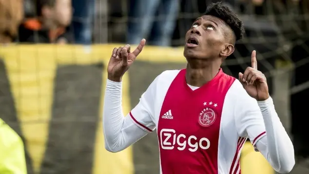 Ajax bevestigt transfer van Cassierra