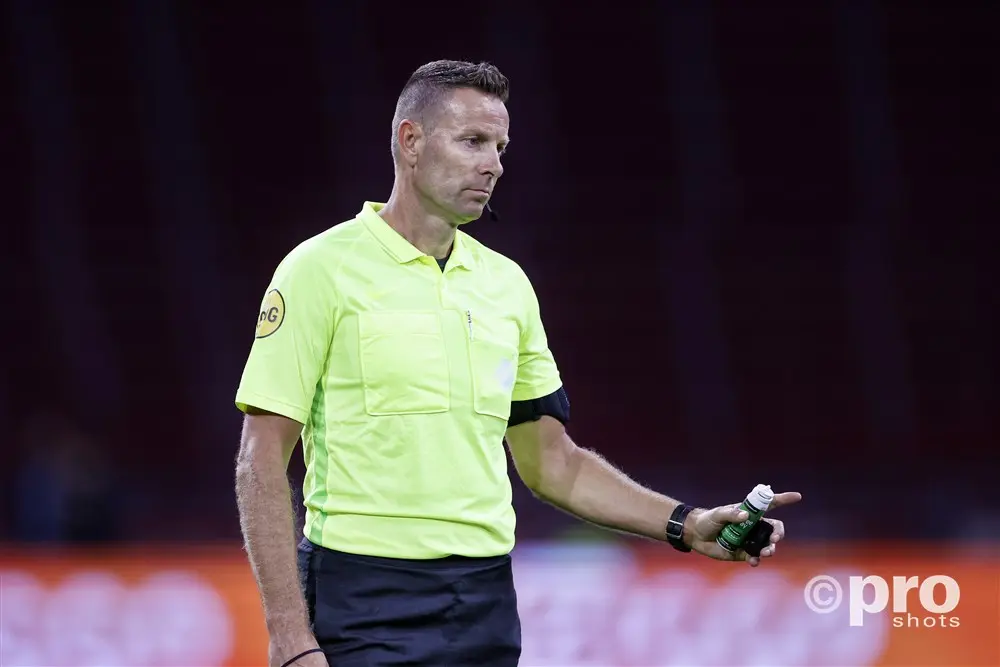 Rondom Ajax: Van Boekel fluit eerste Ajax-wedstrijd na winterstop