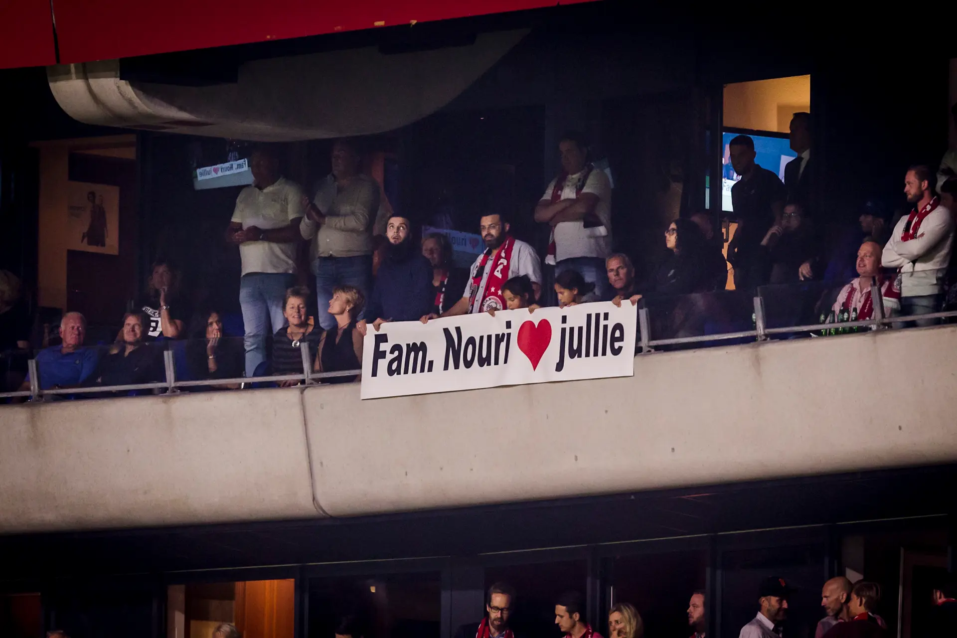 Ajax en familie Nouri hebben nog geen akkoord bereikt over schadevergoeding