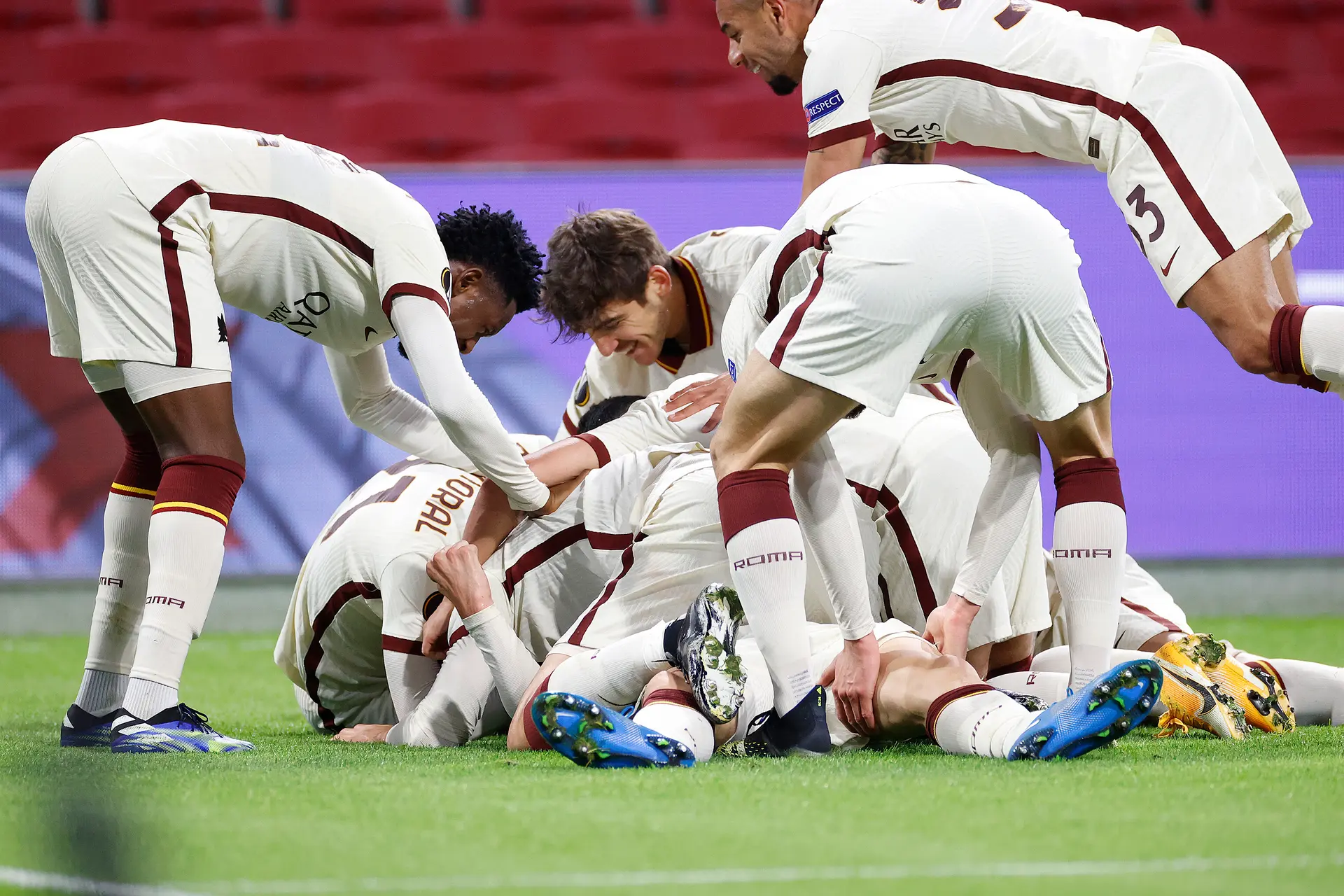Ajax  AS Roma juichen
