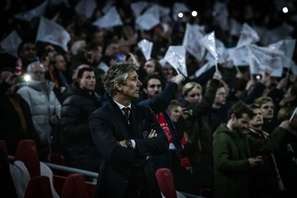 Van der Sar schoot Ajax te hulp: 'Cruijff zei: jij hebt de universiteit van het leven gedaan'