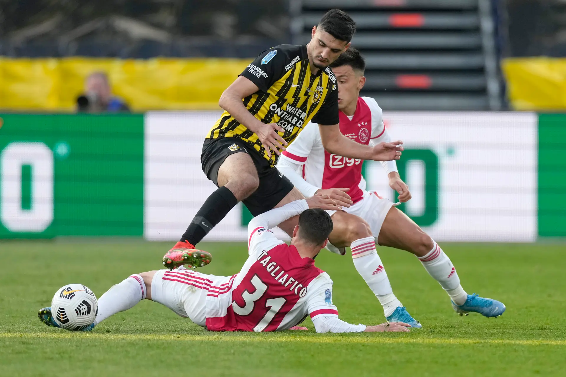 tagliafico ajax vitesse beker