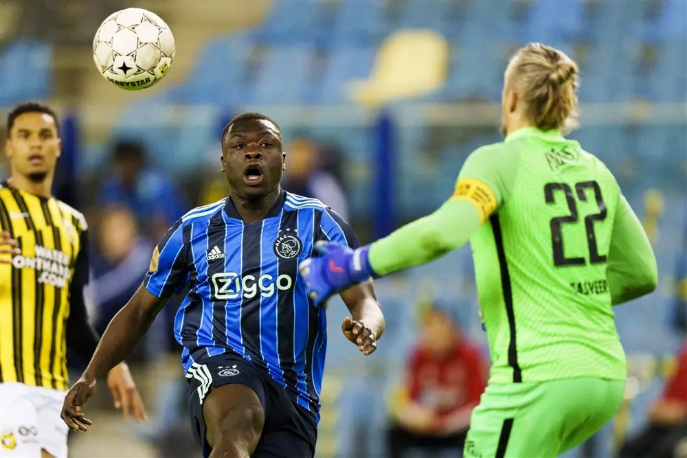 Branie: De wilskracht van Ajax en de affaire rond Brobbey