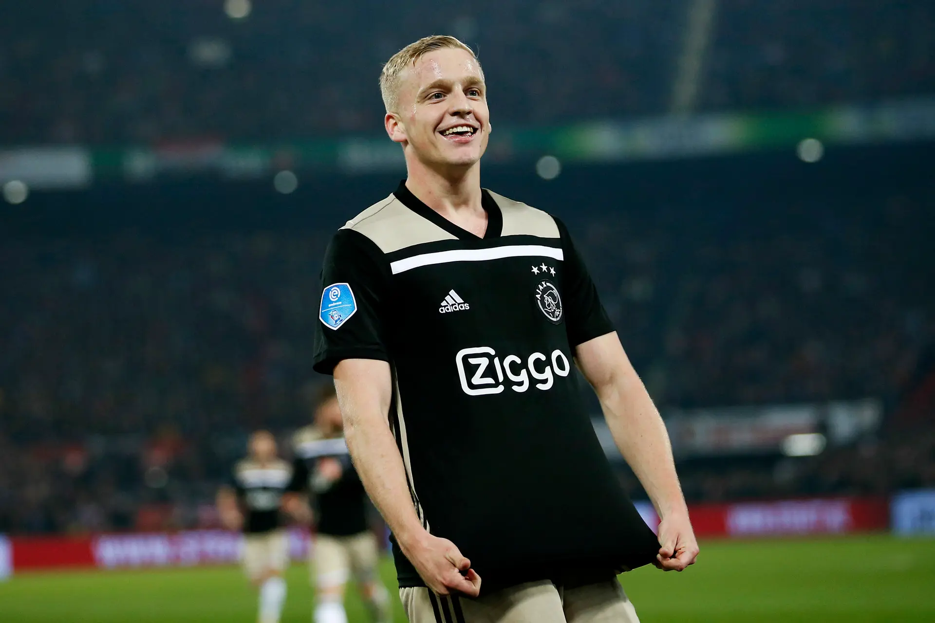 Ten Hag ziet Van de Beek vooral als aanvallende middenvelder: 'Dat weet ik van Ajax'