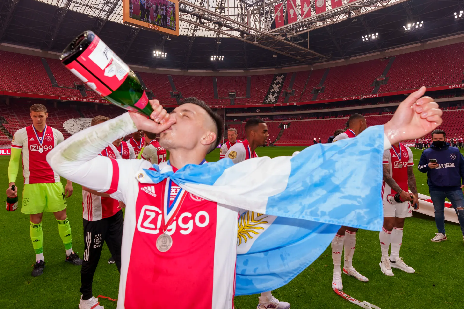 Martínez denkt terug aan eerste dag bij Ajax: 'Een van de gelukkigste momenten uit mijn leven'