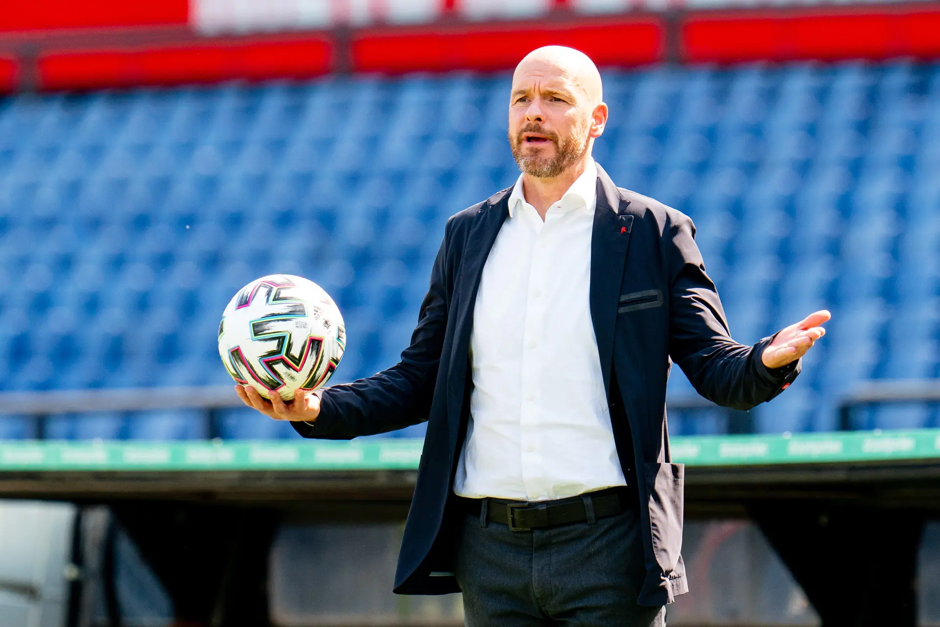 Ten Hag legt voor de derde keer beslag op de Rinus Michels Award