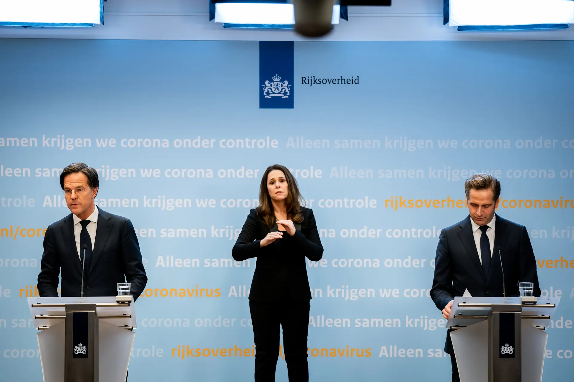 Kabinet wil persconferentie vervroegen: 'Alle maatregelen op tafel'