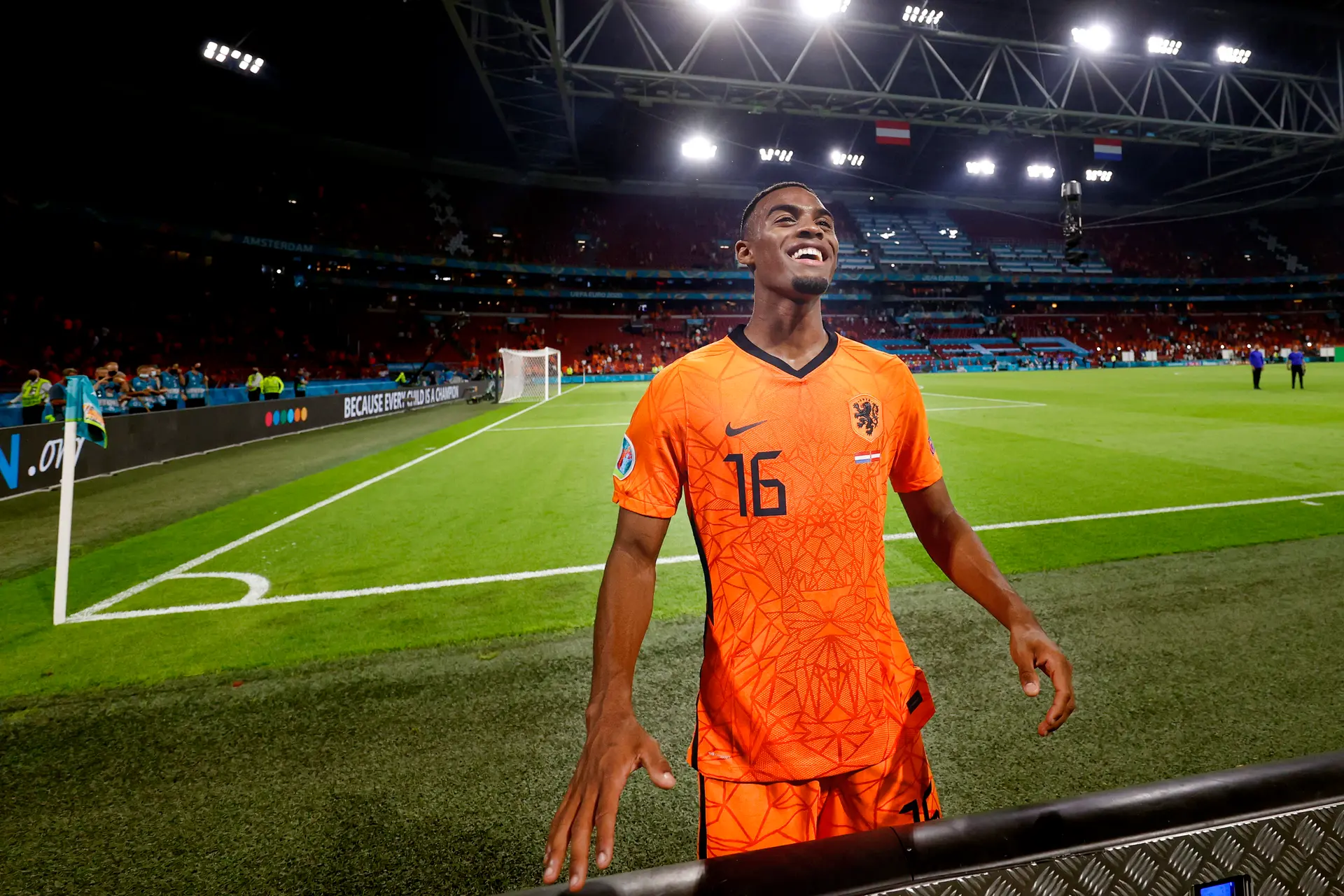Danjuma gunt Gravenberch basisplek: 'Aantrekkelijk in combinatie met De Jong'