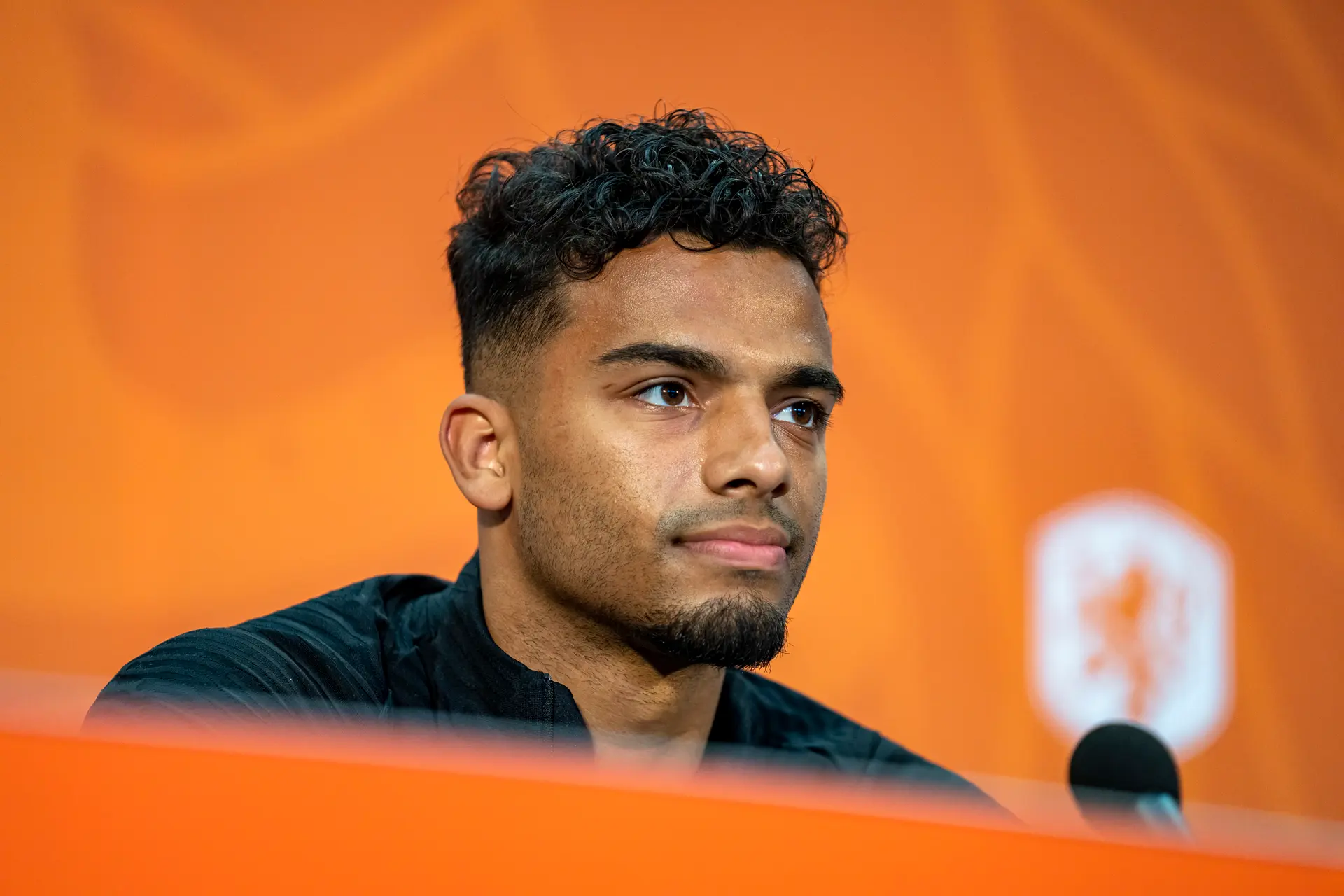 'Ajax dreigt door getreuzel van technische leiding naast Wijndal te grijpen'