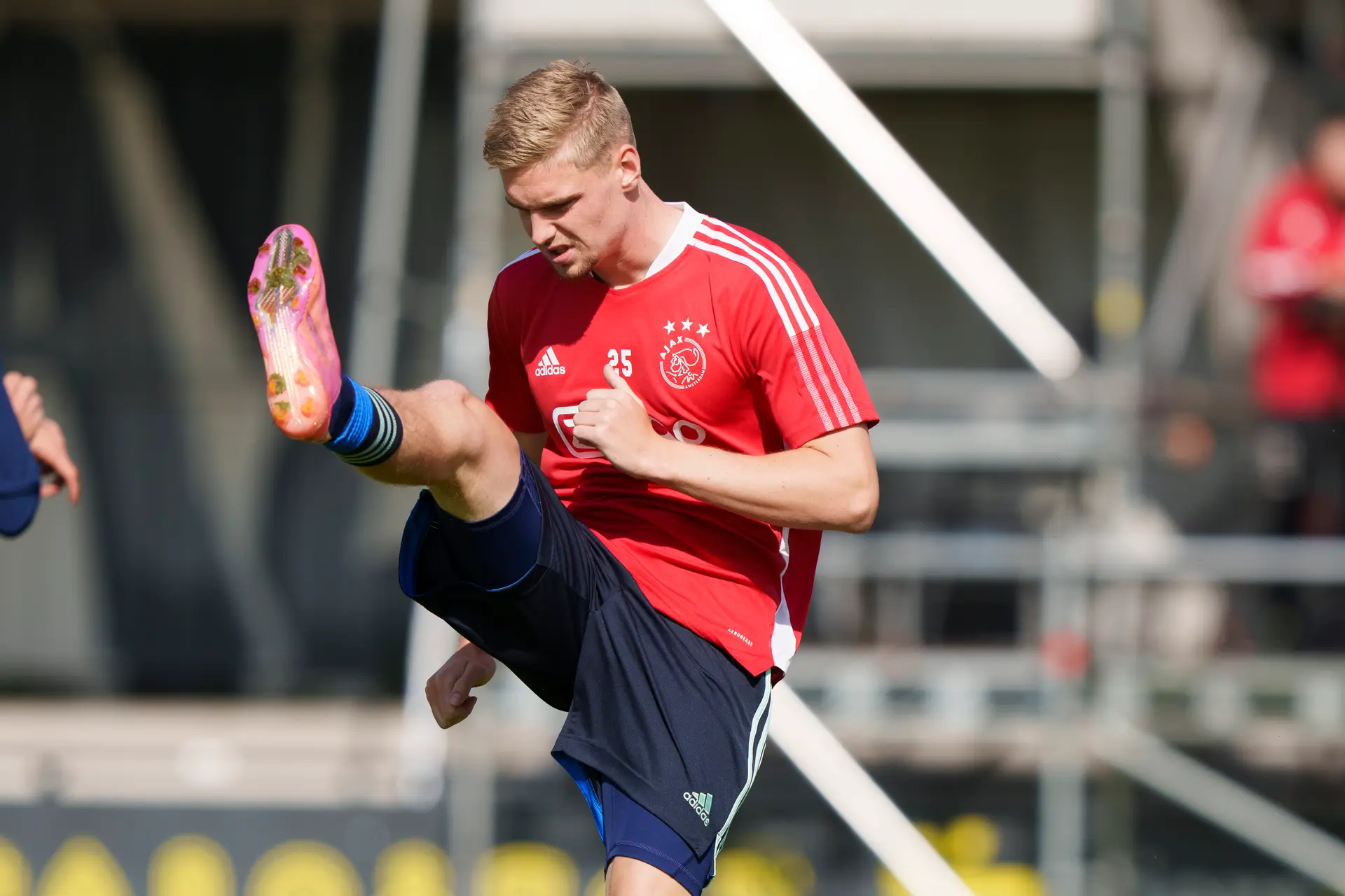 Taylor denkt nog niet aan vervolgstap: 'Wil basisspeler worden in Ajax 1'