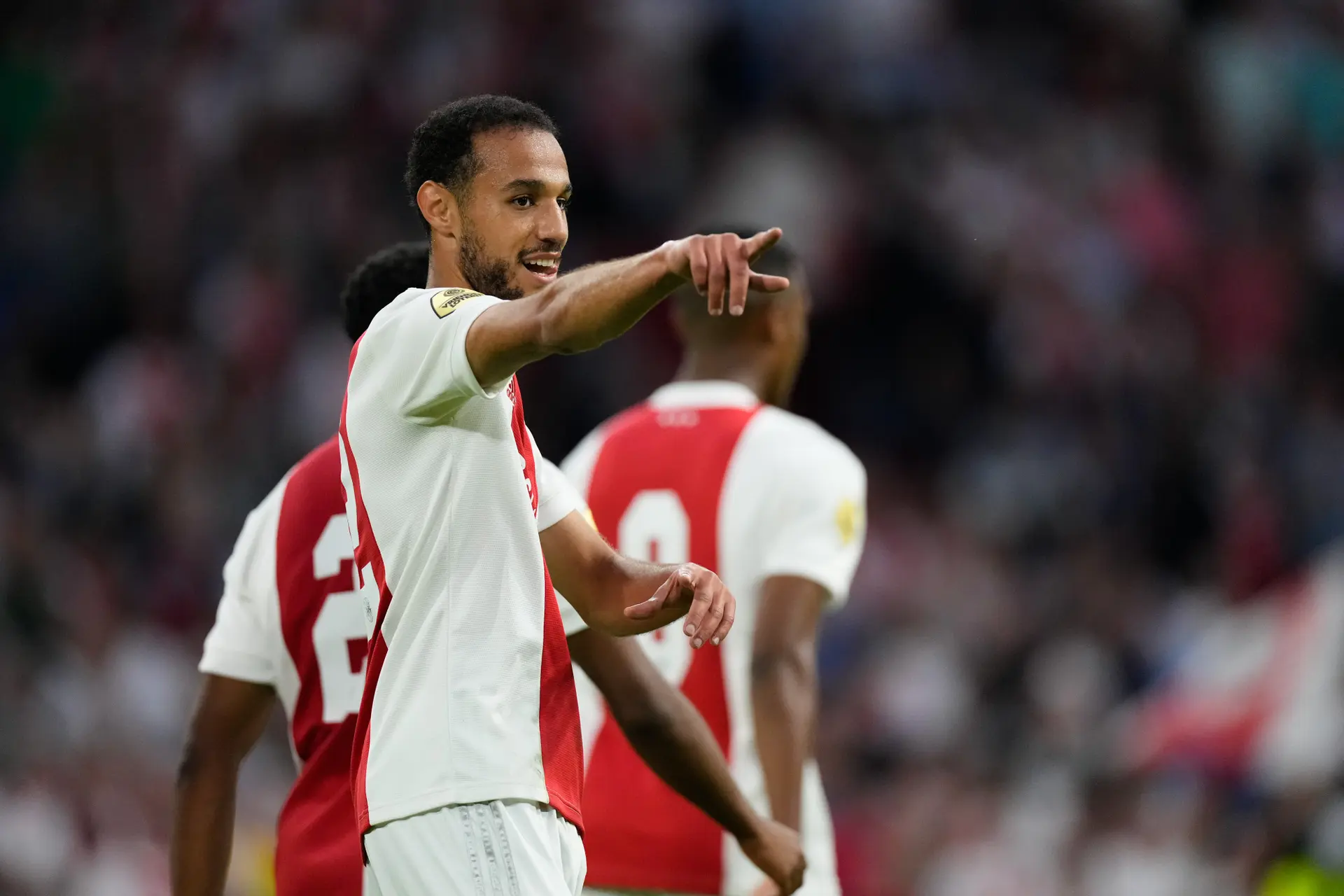 Mazraoui maakt zijn vader trots: 'Je vraagt jezelf af: is dit allemaal echt?'