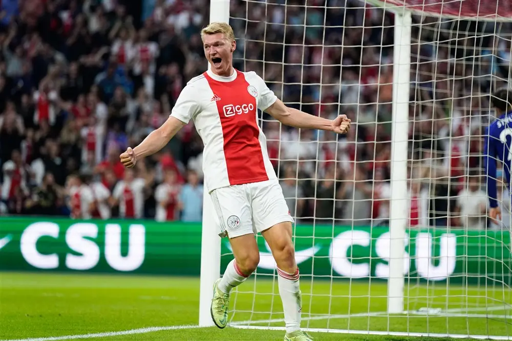 'Ten Hag voert vier wijzigingen door in basiself van Ajax'