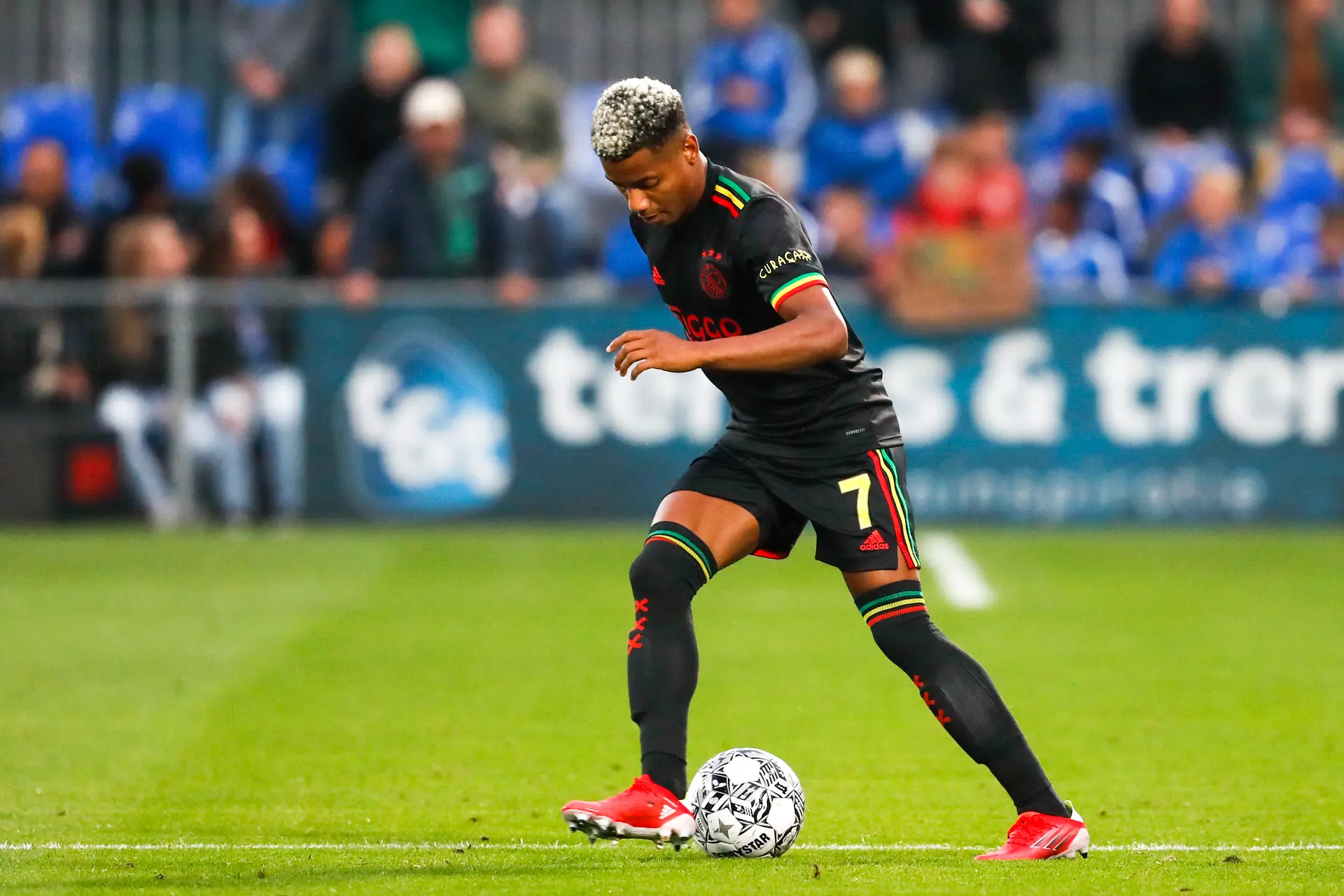 Naar verluidt: 'Benfica start onderhandelingen met Neres'