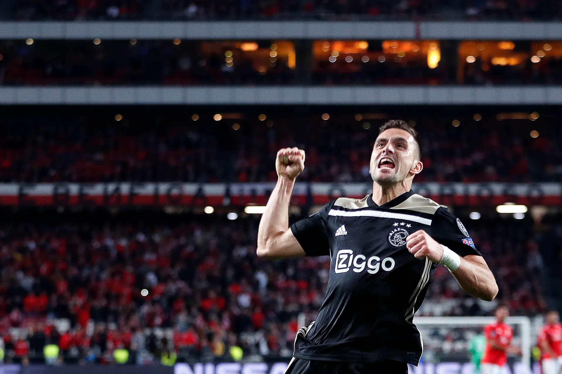 dusan tadic ajax benfica