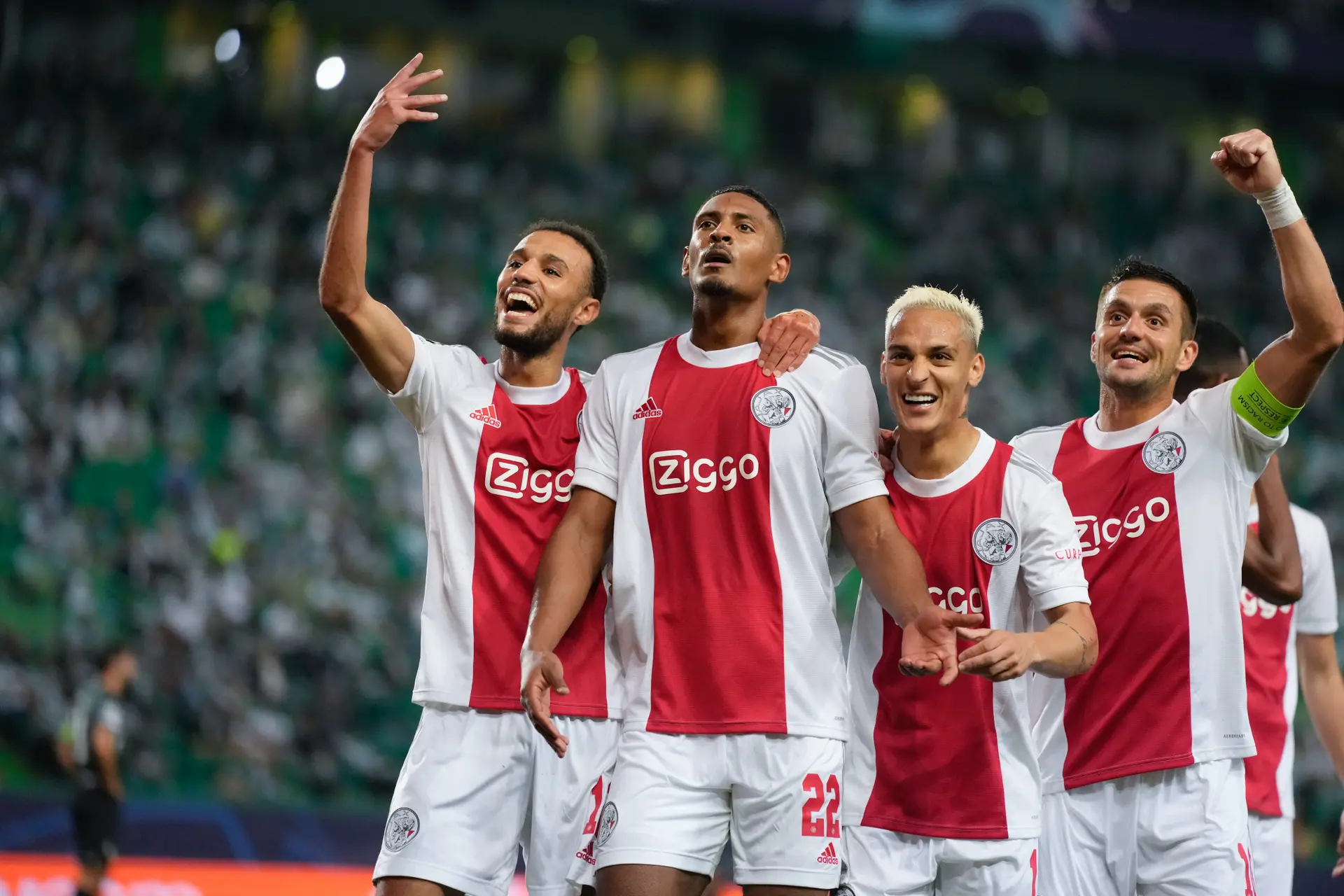Ajax verliest met Haller meer dan alleen goals: 'Met hem laat Ajax ook een leider gaan'