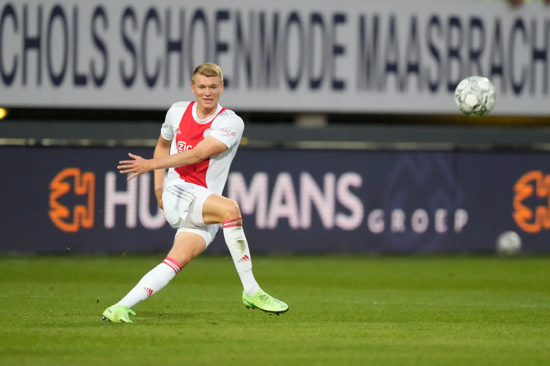 Ajax begint met Onana, Schuurs, Rensch en Klaassen in Deventer