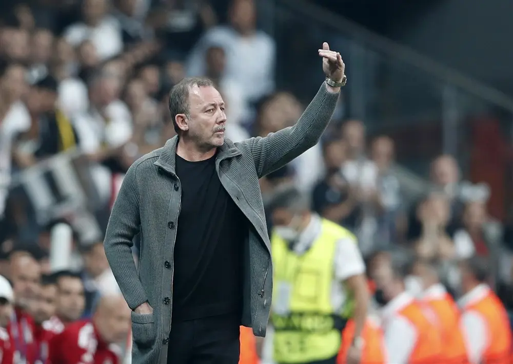 Besiktas-coach baalt na: 'We hadden het kunnen beslissen in de eerste helft'