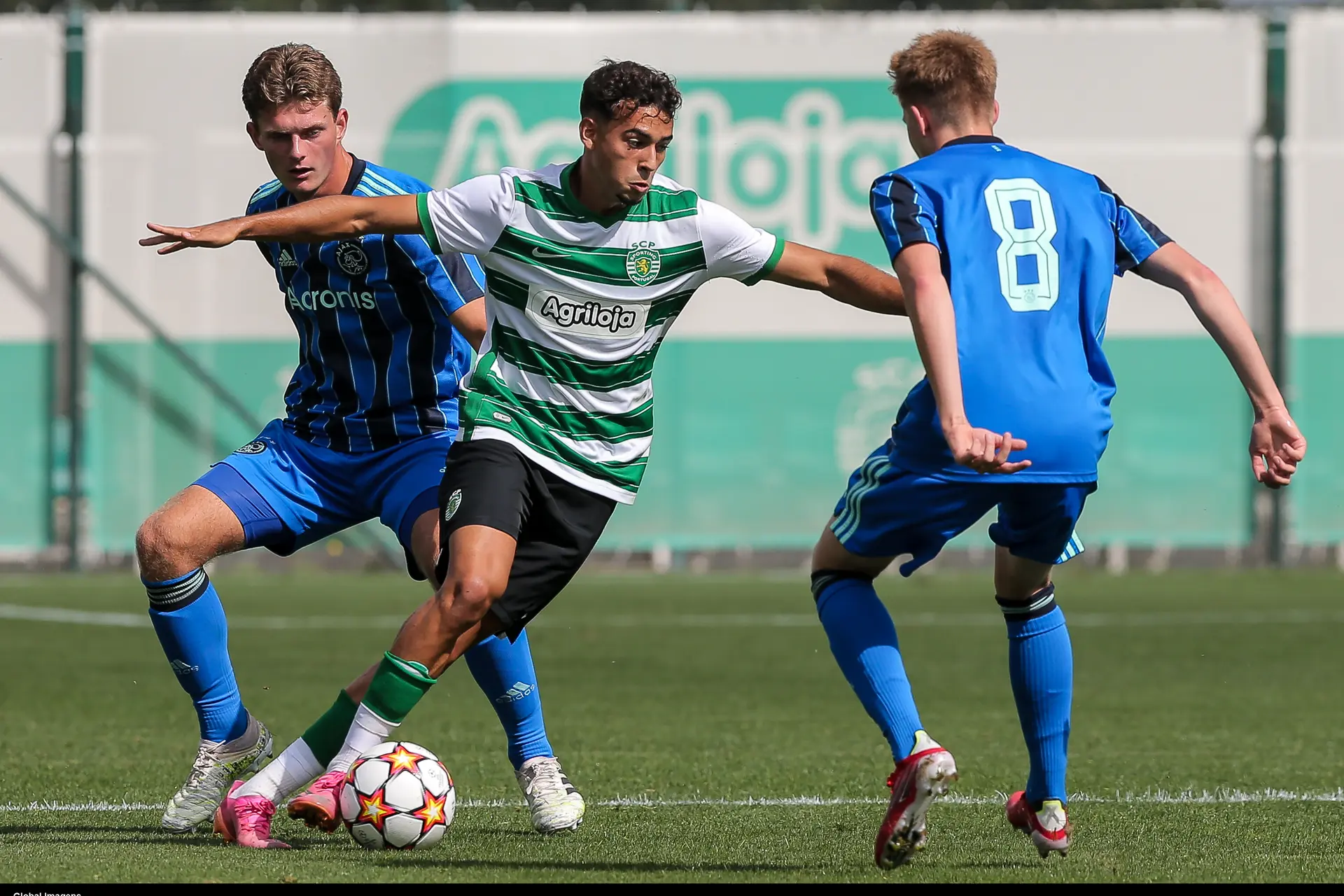 Ajax O18 herpakt zich en begint Youth League met gelijkspel tegen Sporting