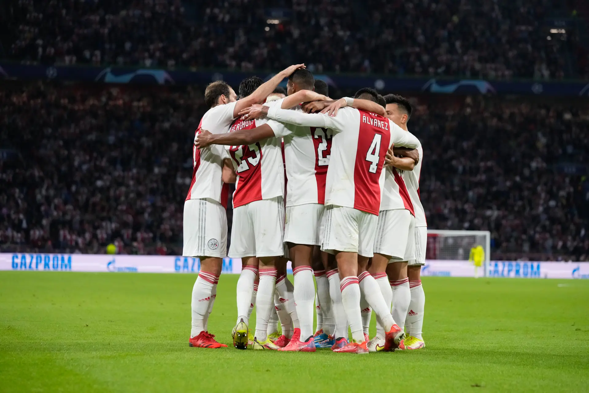 Ajax verlaat trainingskamp in Portugal en keert terug naar Amsterdam