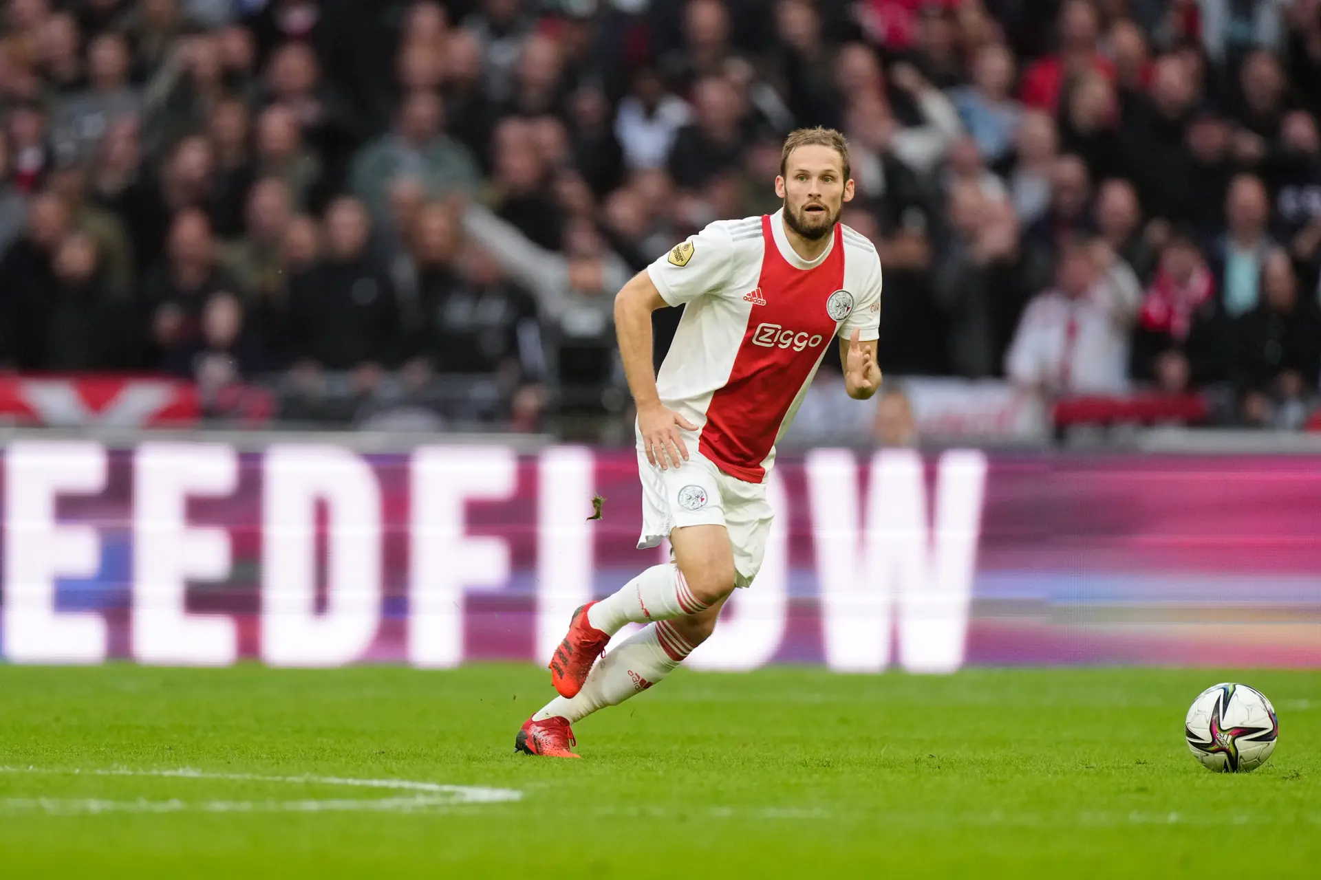 Ten Hag legt uit: 'De ruimtes lagen vooral bij Daley Blind over de linkerkant'