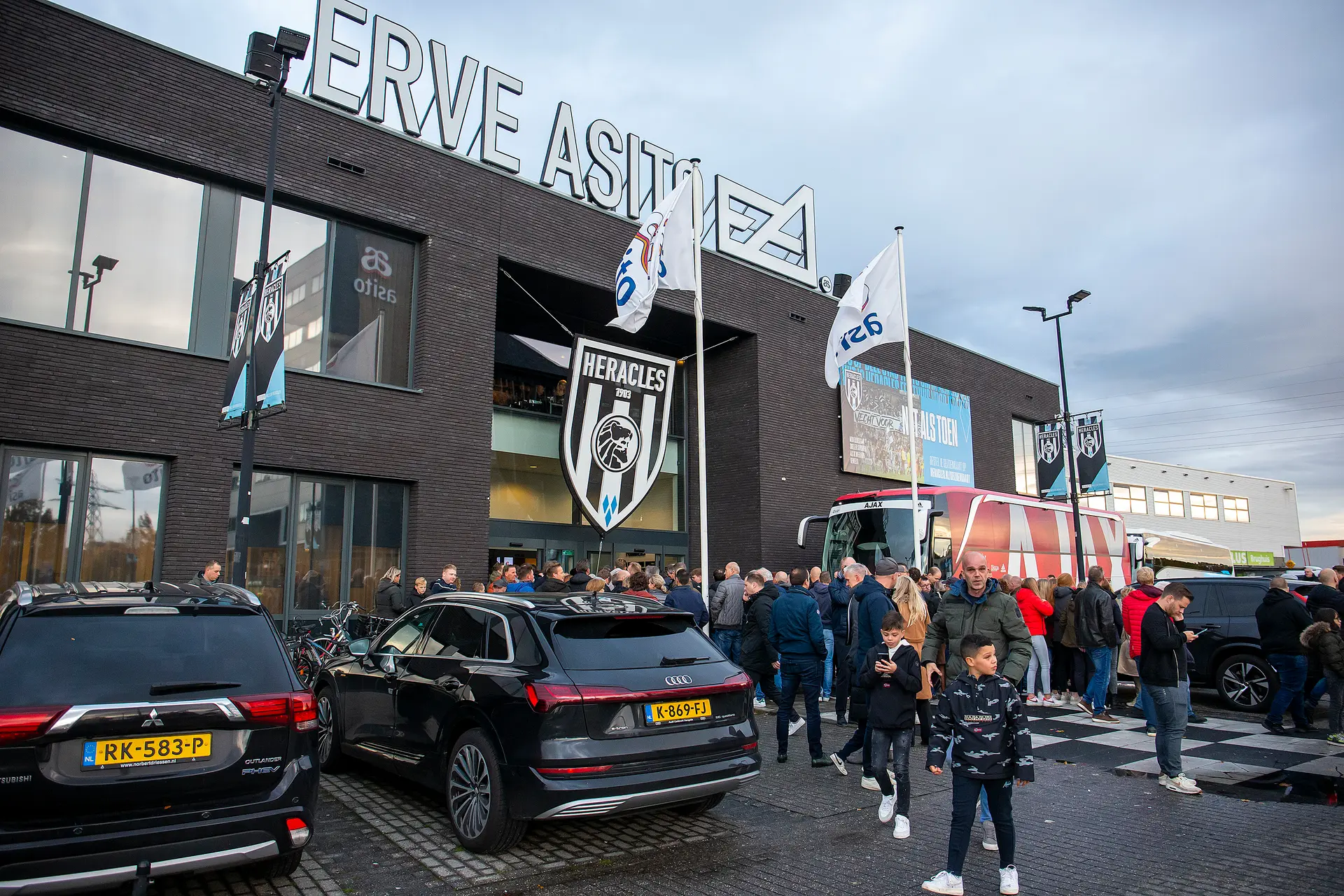 Heracles Almelo degradeert uit de Eredivisie