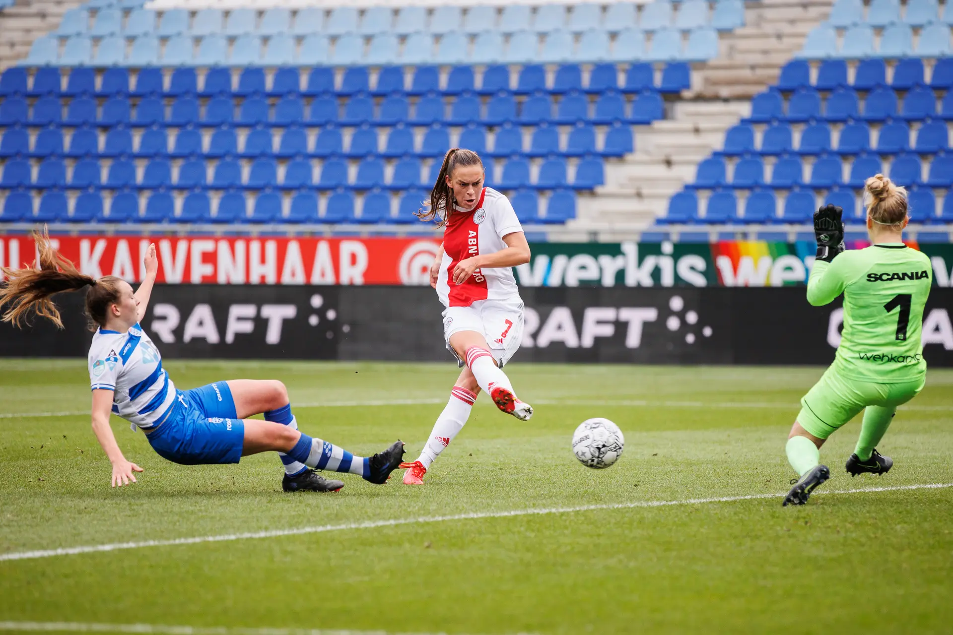 Copyright ProShots 14140137