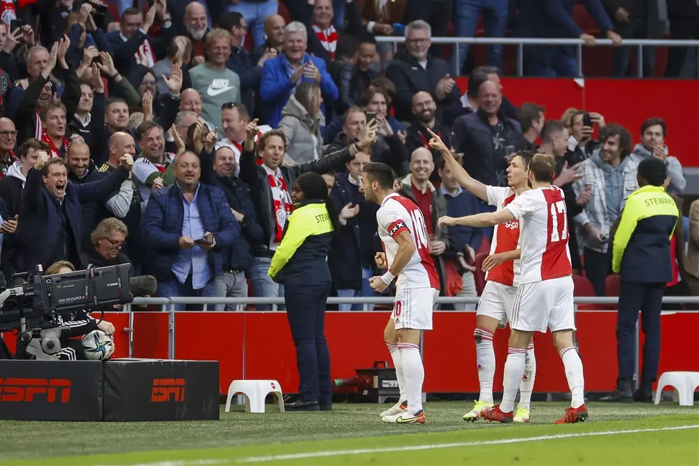 Ten Hag noemt Blind en Tadić als uitblinkers in duel met PSV