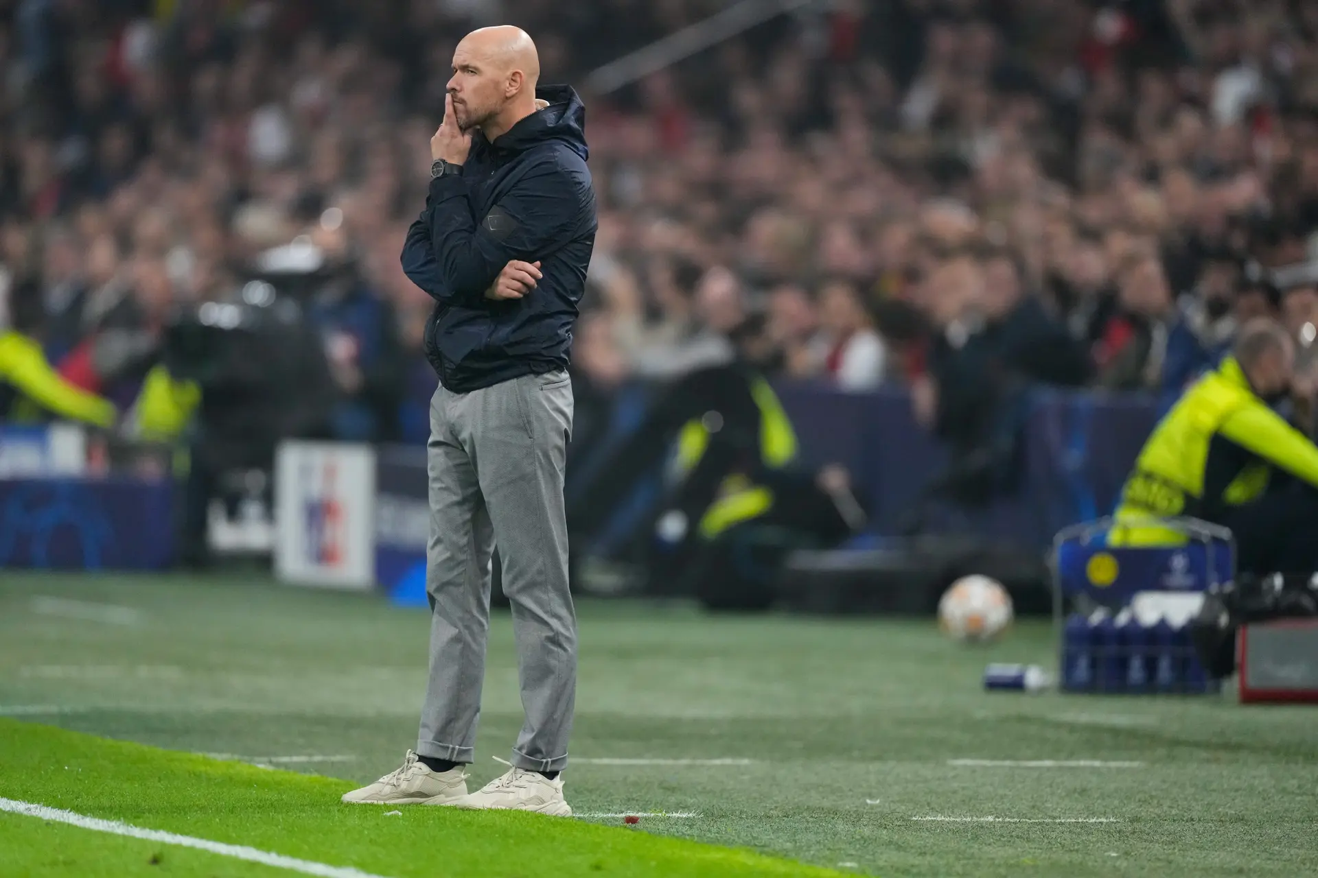 Ten Hag: 'Als we niet verbeteren, halen we successen niet die wel in de ploeg zitten'