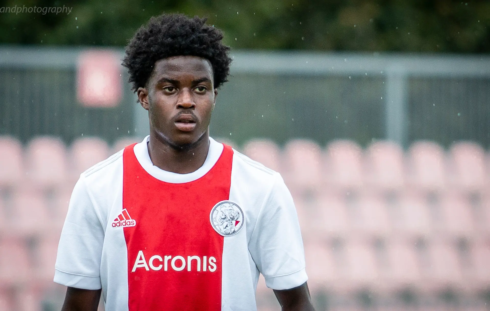Ajax O18 verslaat PSV in doelpuntrijke topper