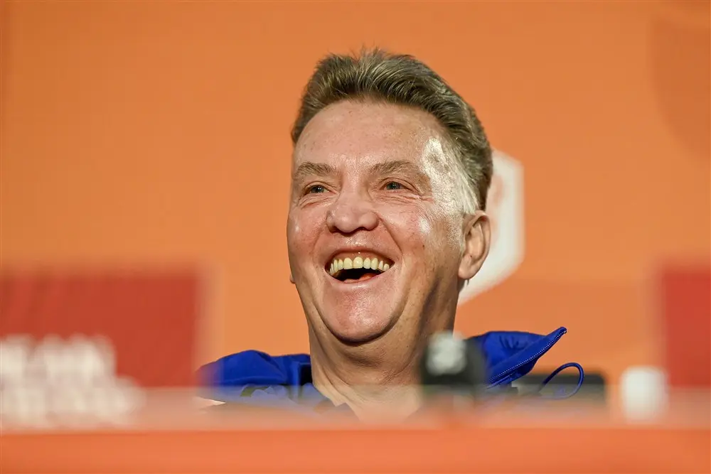 Van Gaal open voor job bij Portugal: 'Ben met pensioen, maar als ze bellen, ga ik luisteren'