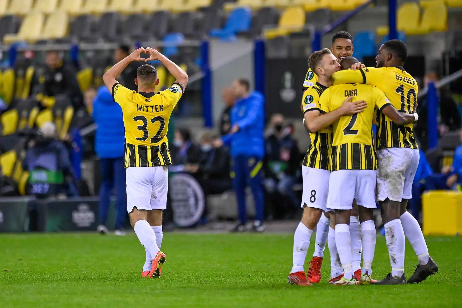 Vitesse stunt tegen tegen B-elftal Spurs; PSV verliest wedstrijd én sterspelers