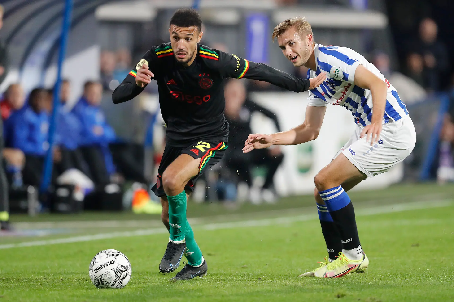 Kritiek op Mazraoui: 'Blijkbaar hebben sommige spelers weinig moraal'