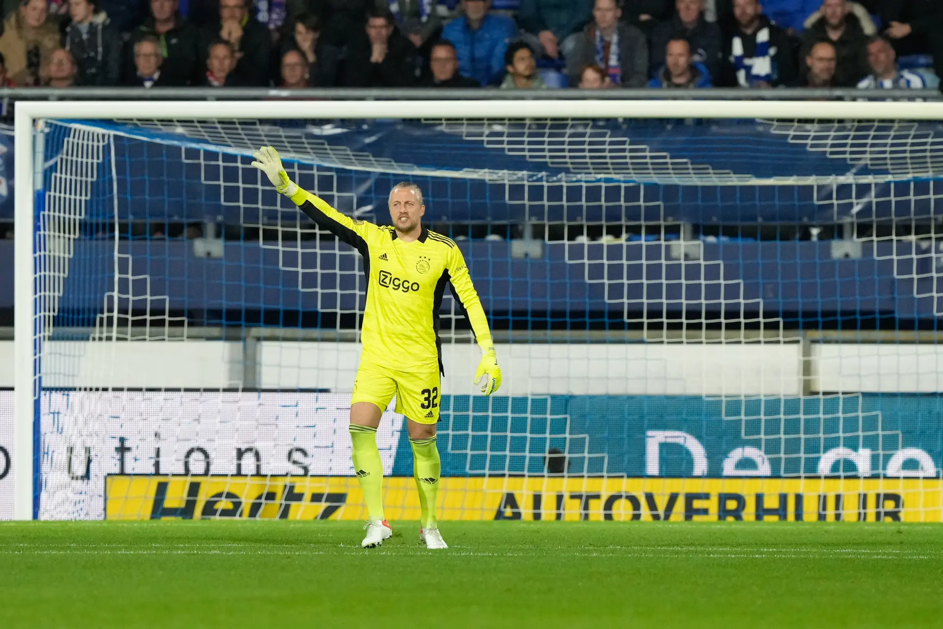 Pasveer over optreden tegen Borussia Dortmund: 'Blij dat ik er voor de ploeg kon staan'