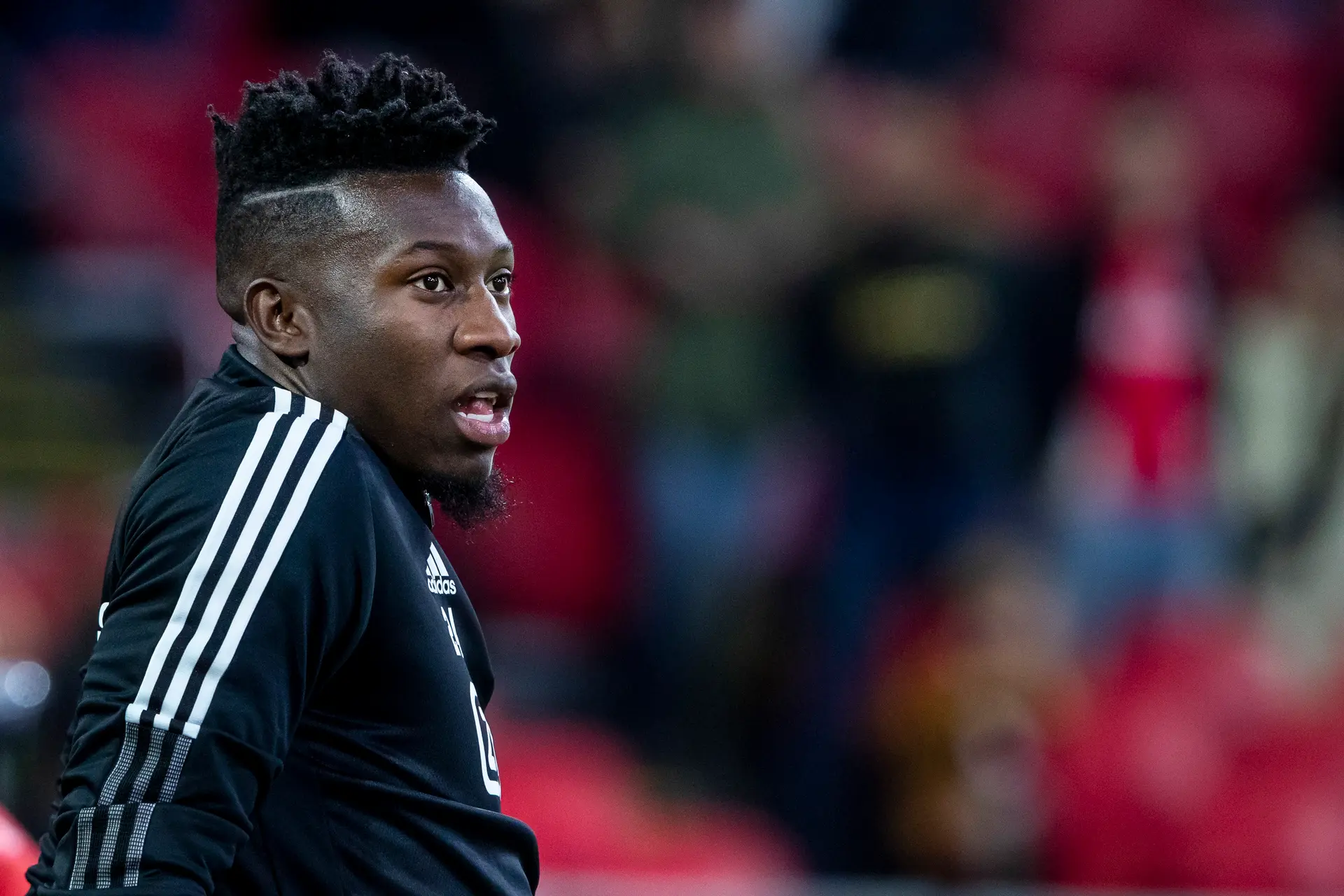 Rondom: Onana tast mist bij hoge bal tijdens Kameroen - Burkina Faso