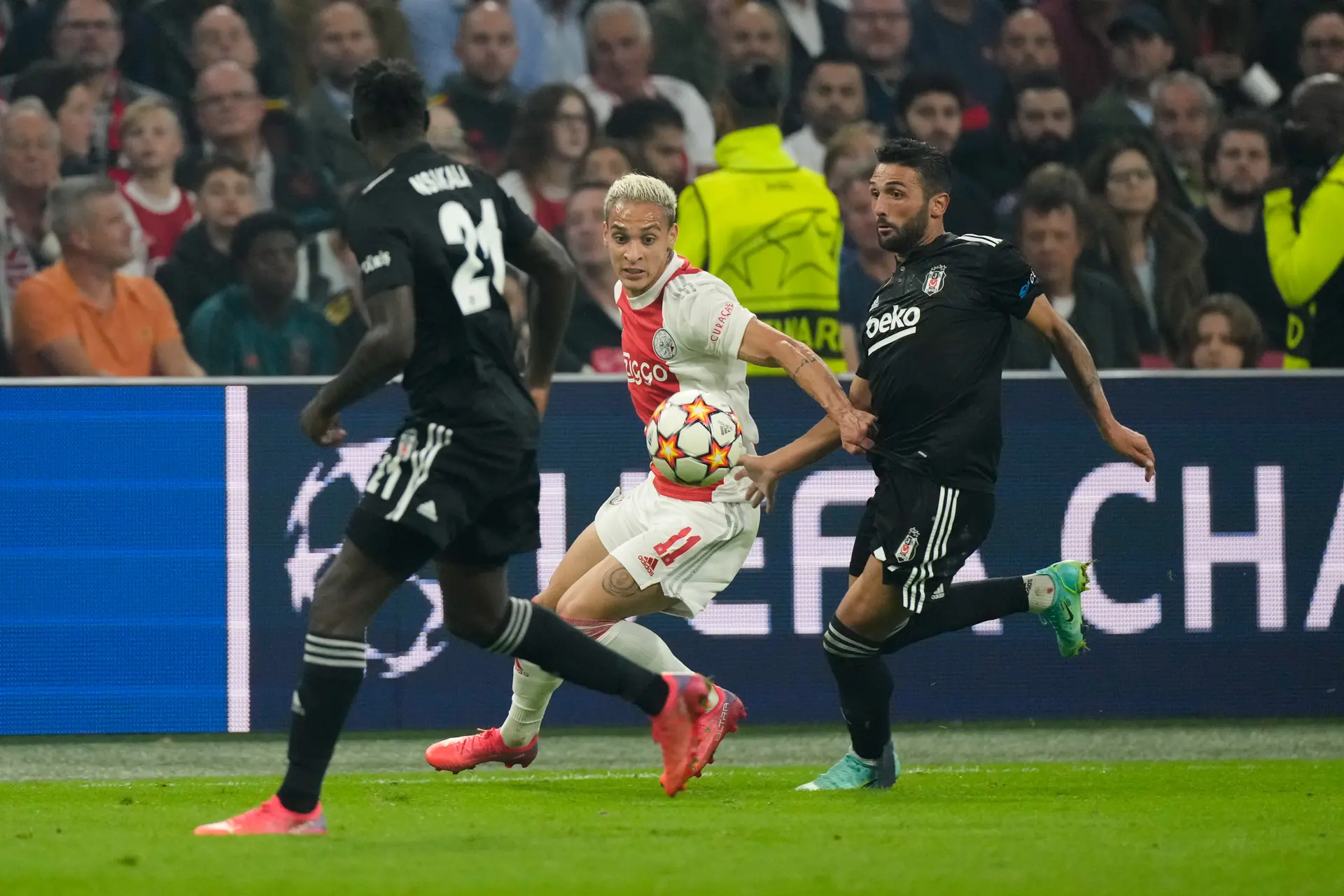 Ajax treft in zwaar weer verkerend Besiktas: ‘Ze gaan niet de bus parkeren’