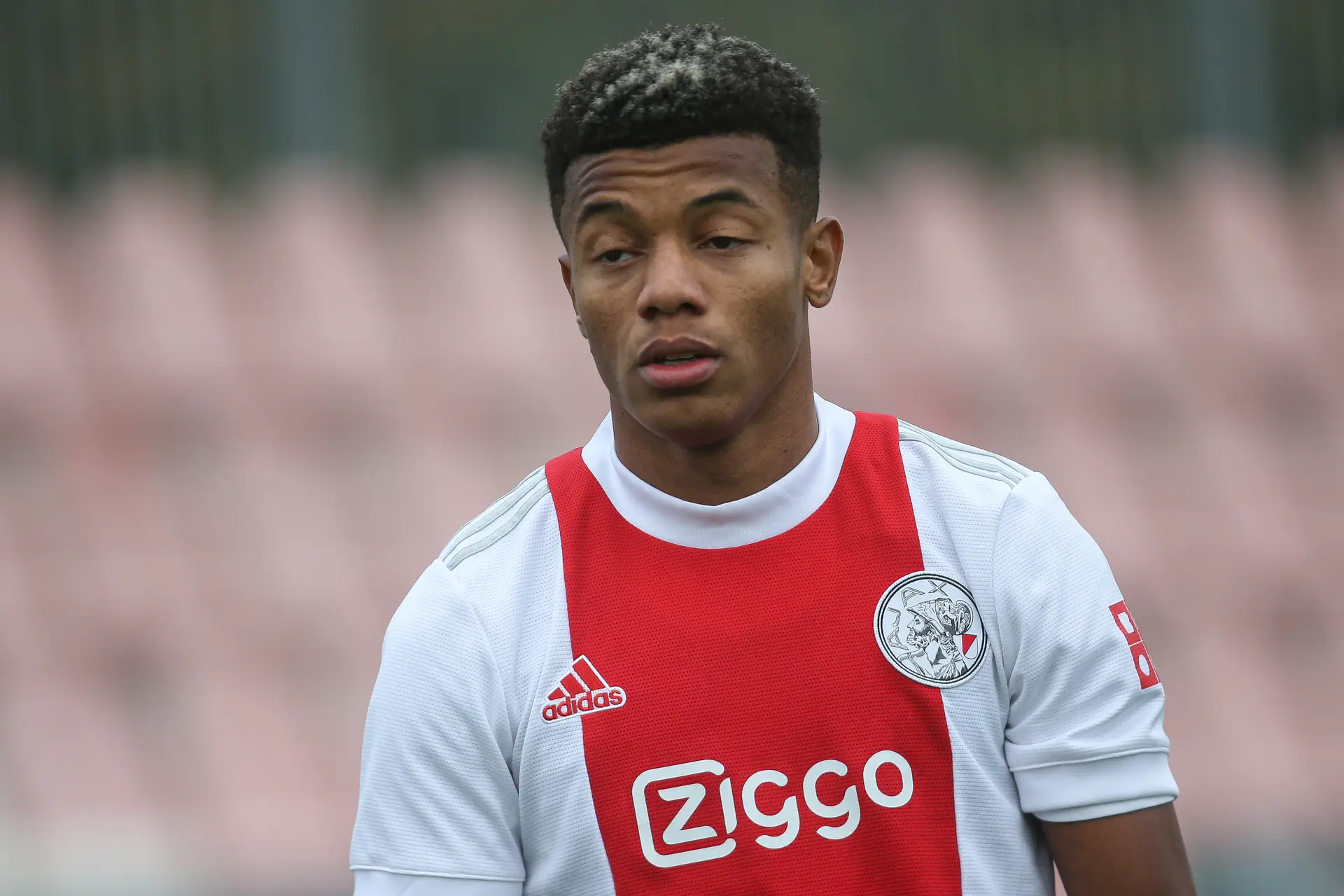 VI: 'Naast Shakhtar Donetsk nog twee clubs in de markt voor Neres'