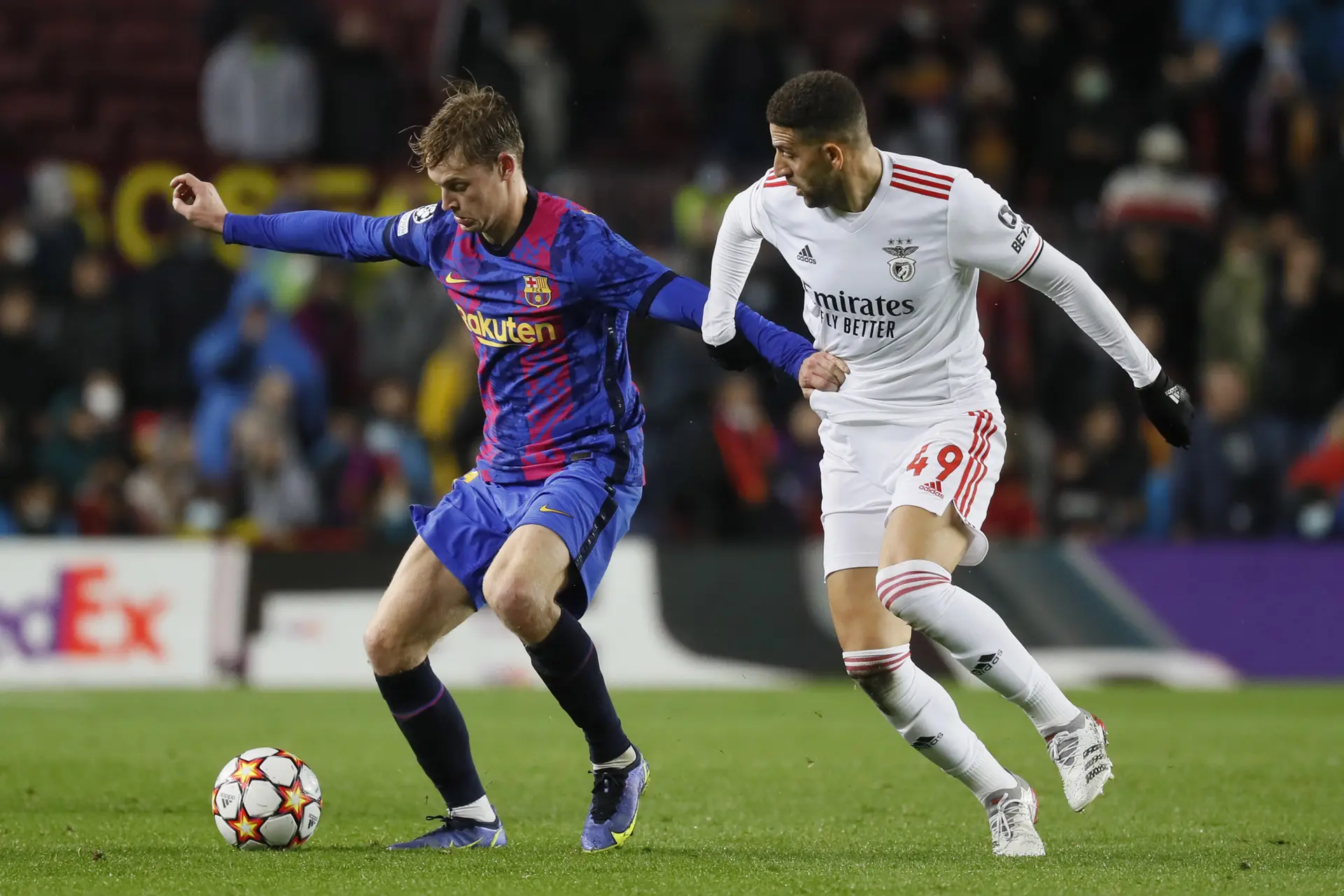 De Jong kijkt naar Xavi: 'Hij kan me wel wat bijbrengen, denk ik'
