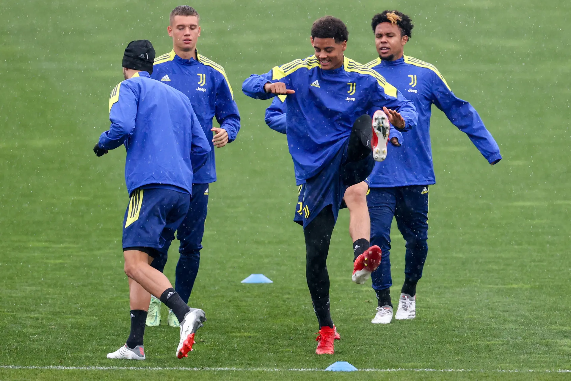 De Telegraaf bevestigt interesse Ajax in Juventus-verdediger De Winter