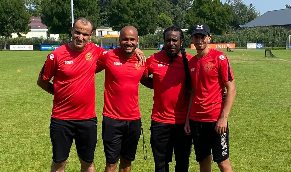 Voormalig Ajax-toptalenten runnen voetbalschool: 'Willen zien dat kinderen beter worden'