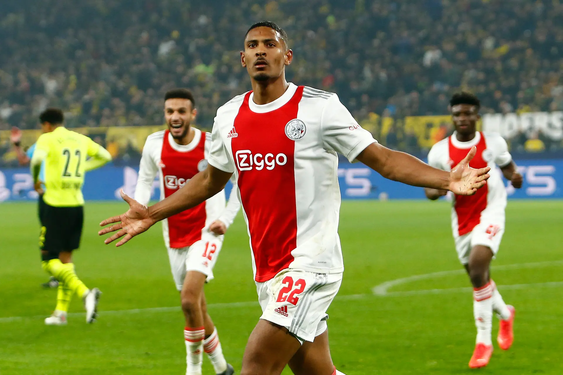Rondom Ajax: Haller in team of the season Champions League