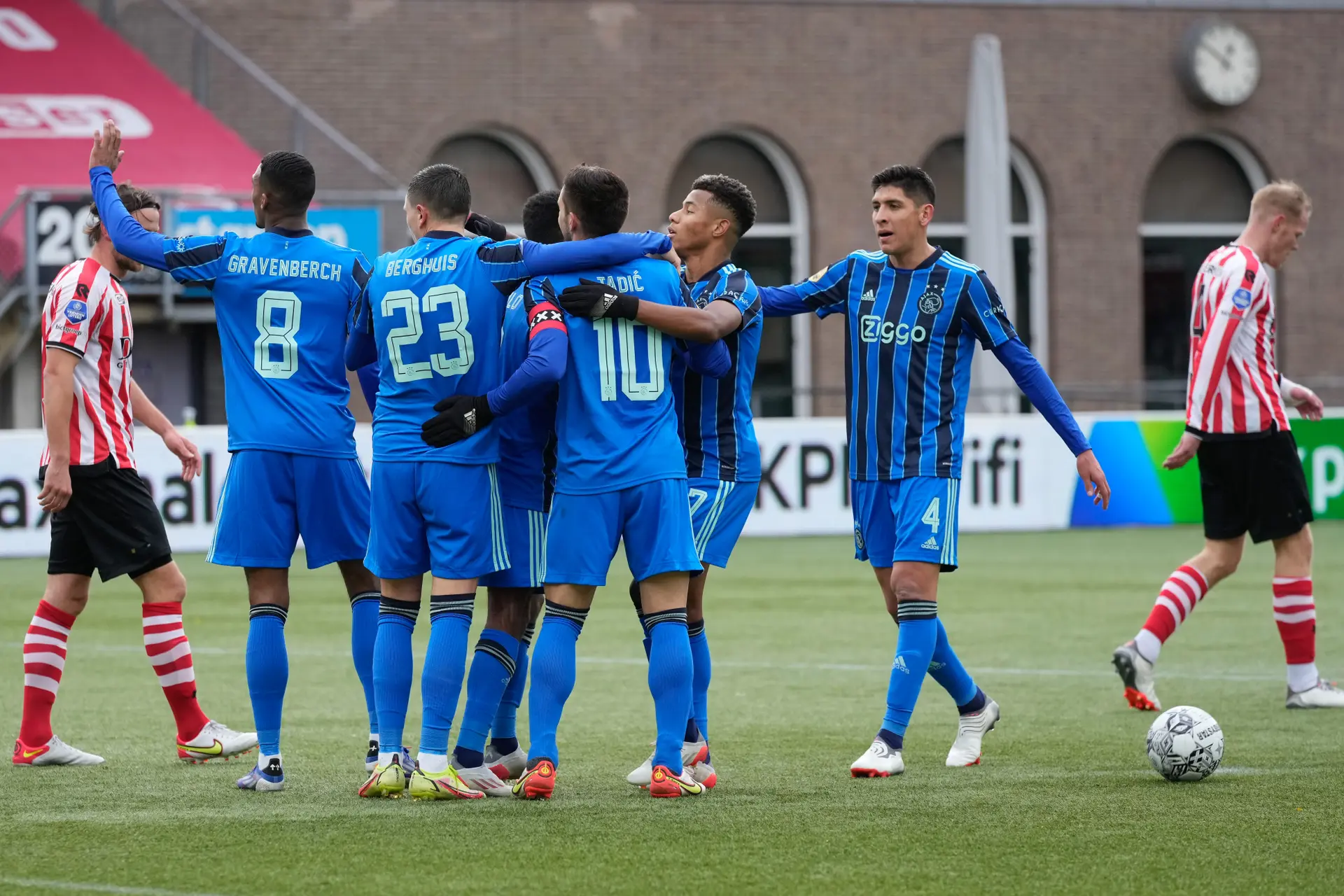 Sparta Rotterdam legt natuurgras op Het Kasteel, aantal kunstgrasvelden in Eredivisie stijgt alsnog